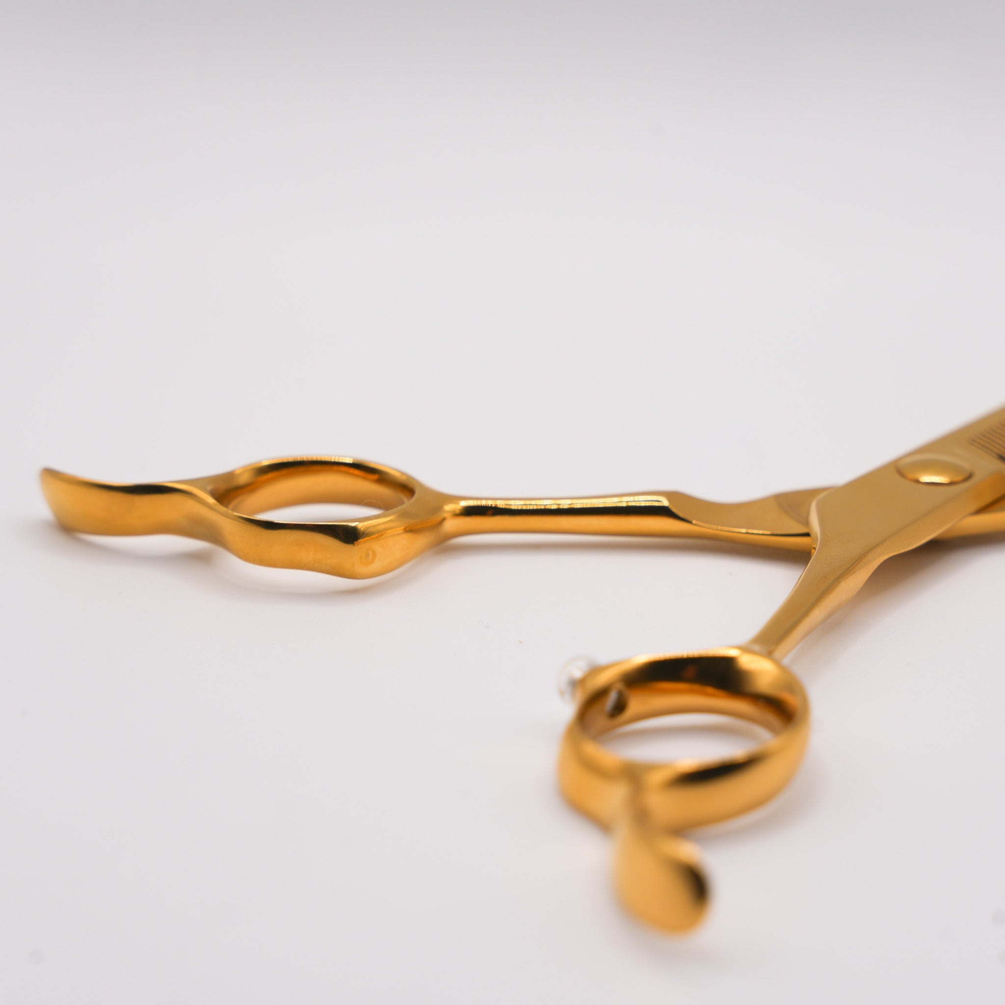 Pewtner Aurelia Gold 7" Curved Scissors - Pewtner Grooming Supplies