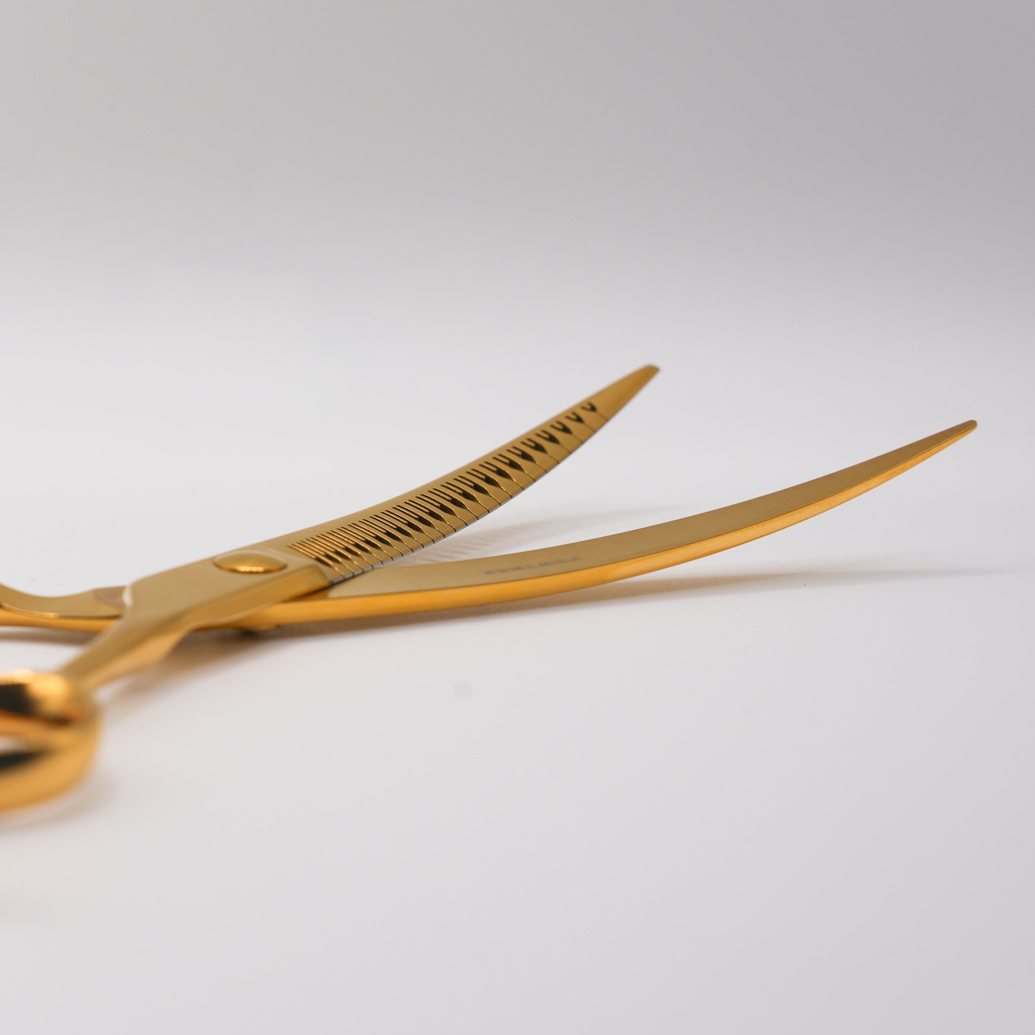 Pewtner Aurelia Gold 7" Curved Scissors - Pewtner Grooming Supplies
