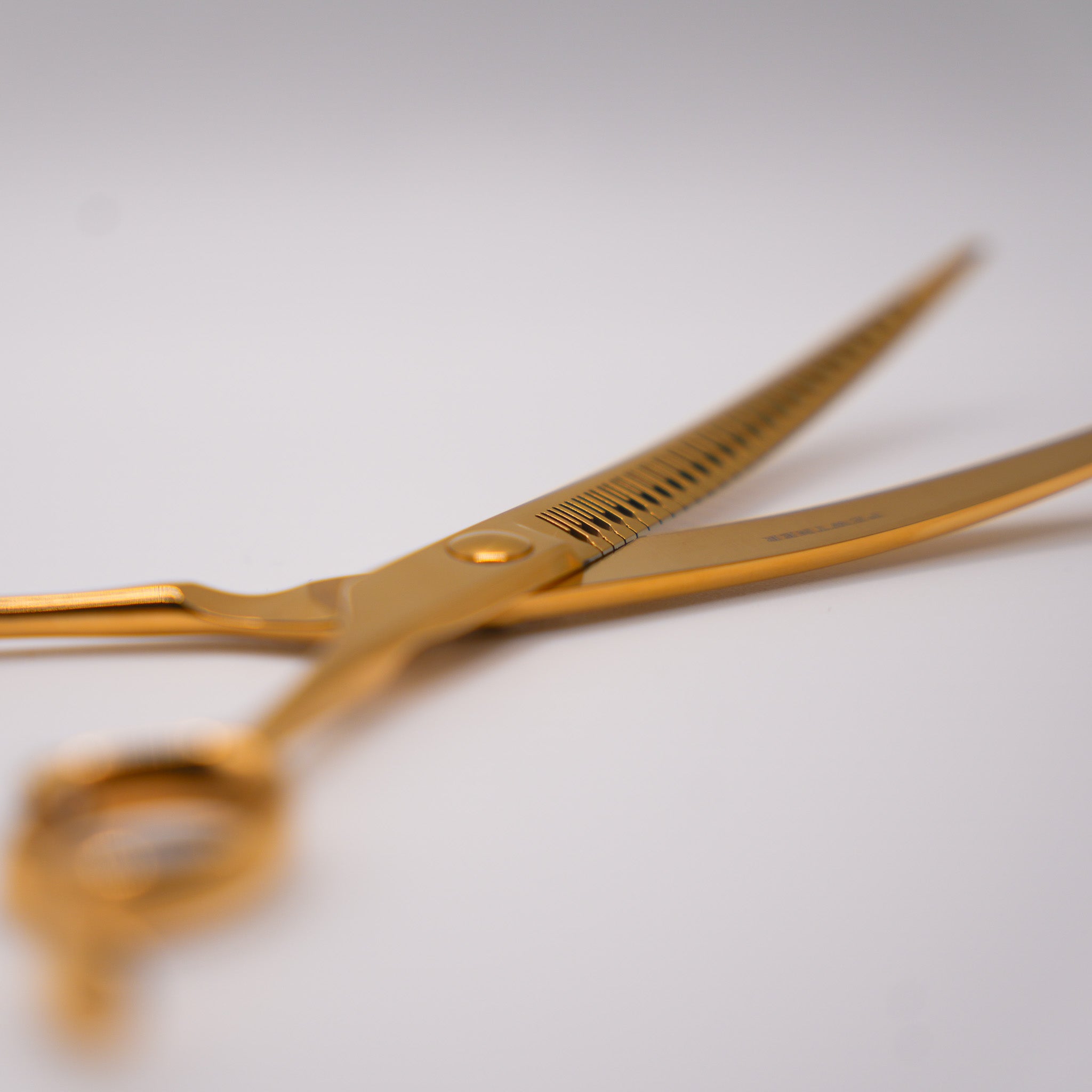Pewtner Aurelia Gold 7" Curved Scissors - Pewtner Grooming Supplies