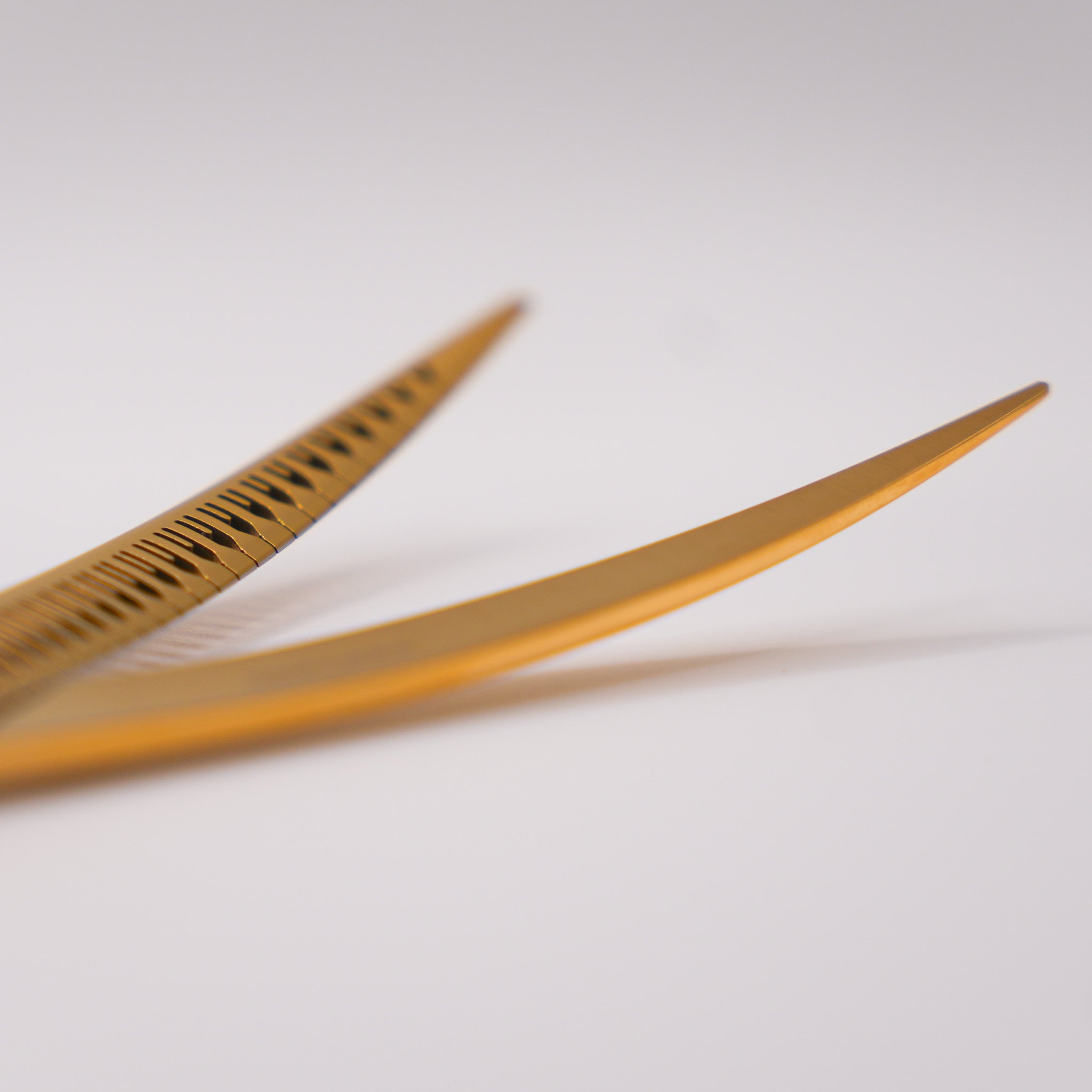 Pewtner Aurelia Gold 7" Curved Scissors - Pewtner Grooming Supplies
