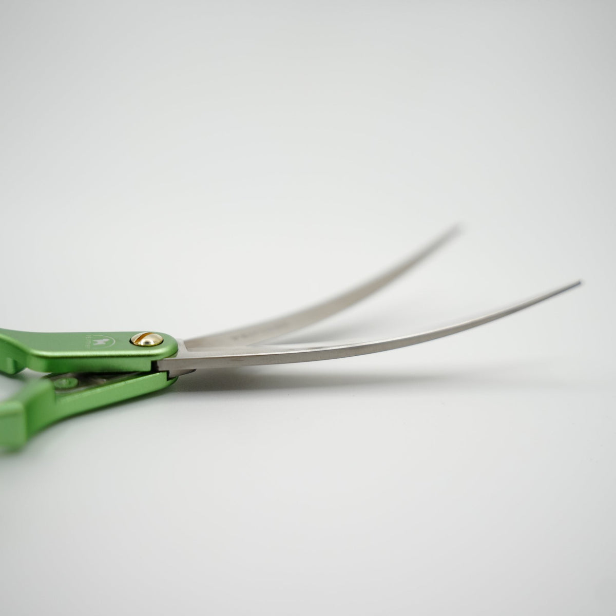 Pewtner SoraCurves 6.5" – Precision in Motion - Pewtner Grooming Supplies